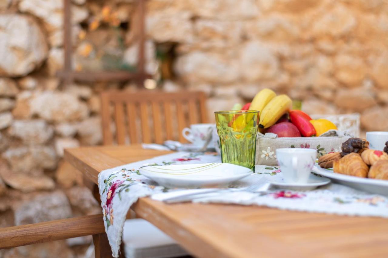 הוילה Little Karafillias Chalki House מראה חיצוני תמונה